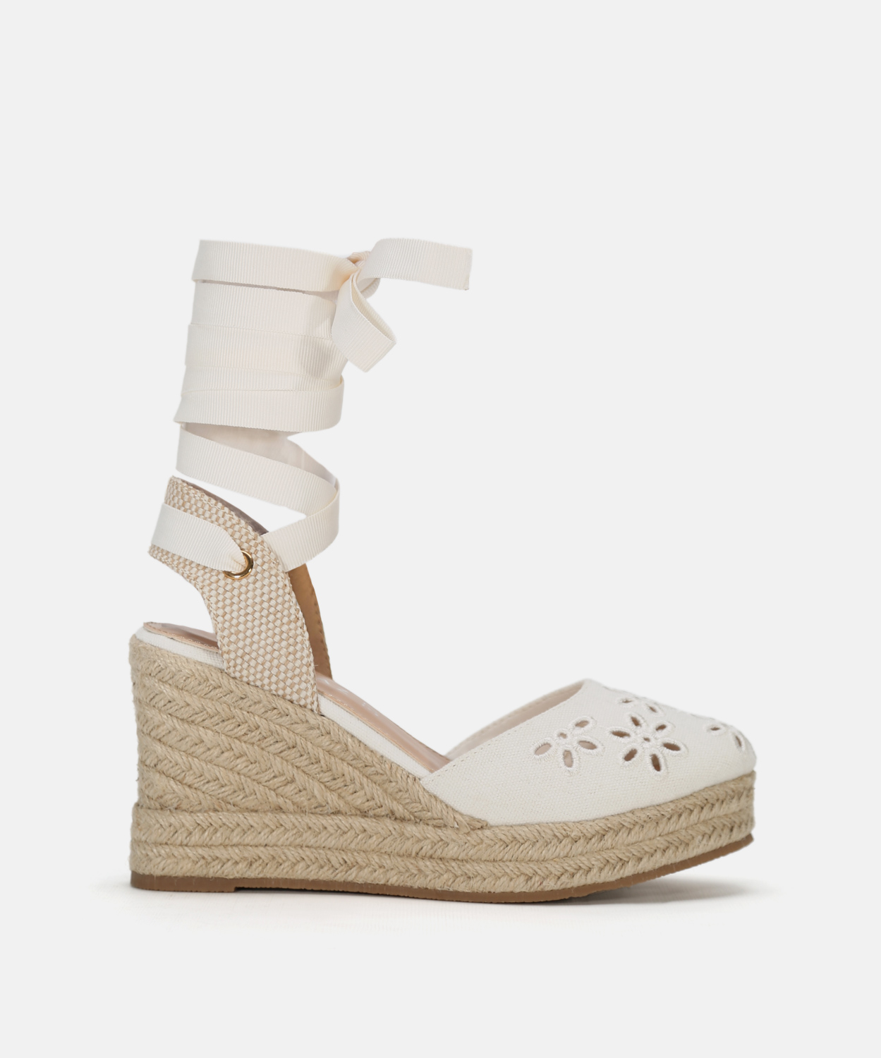 Cu&ntilde;a bordado flores image number null